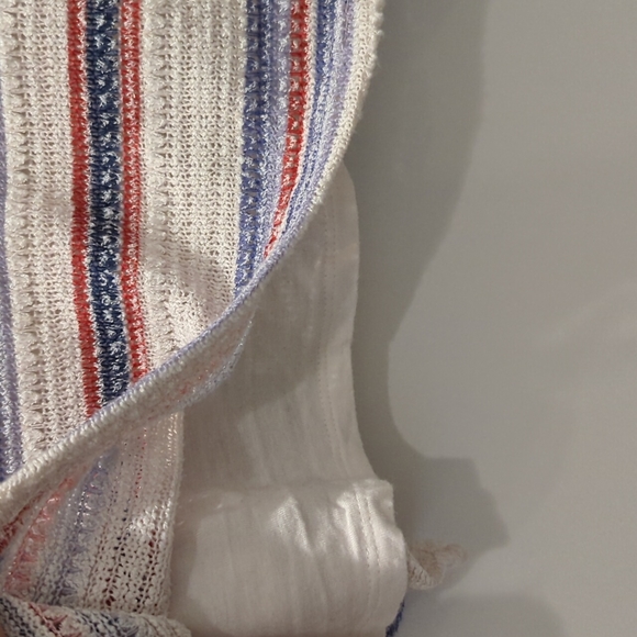 The Limited Women's M Flowy tank - clearance sale!! - Picture 3 of 4